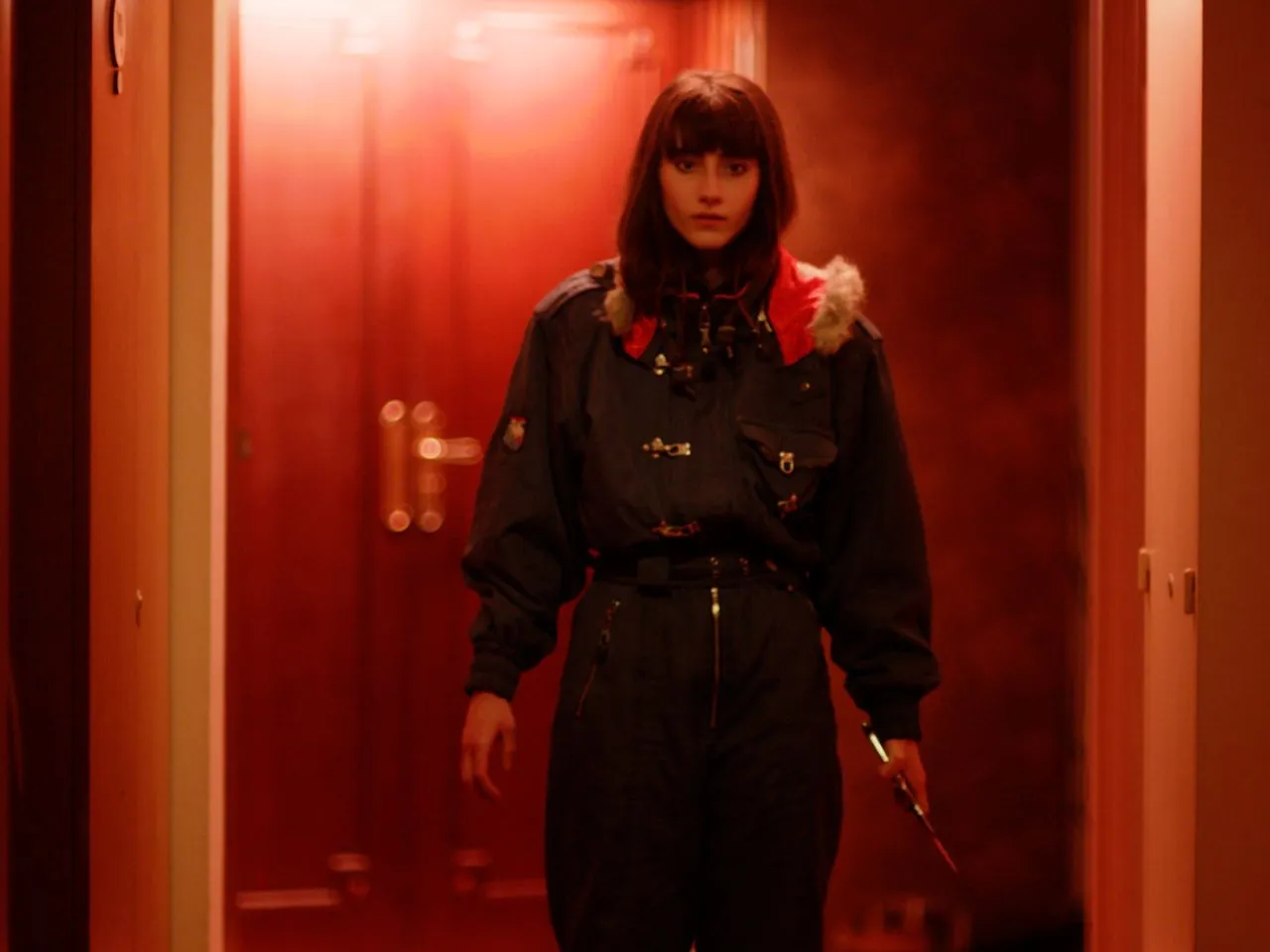 hotel-cold-town/03-still020