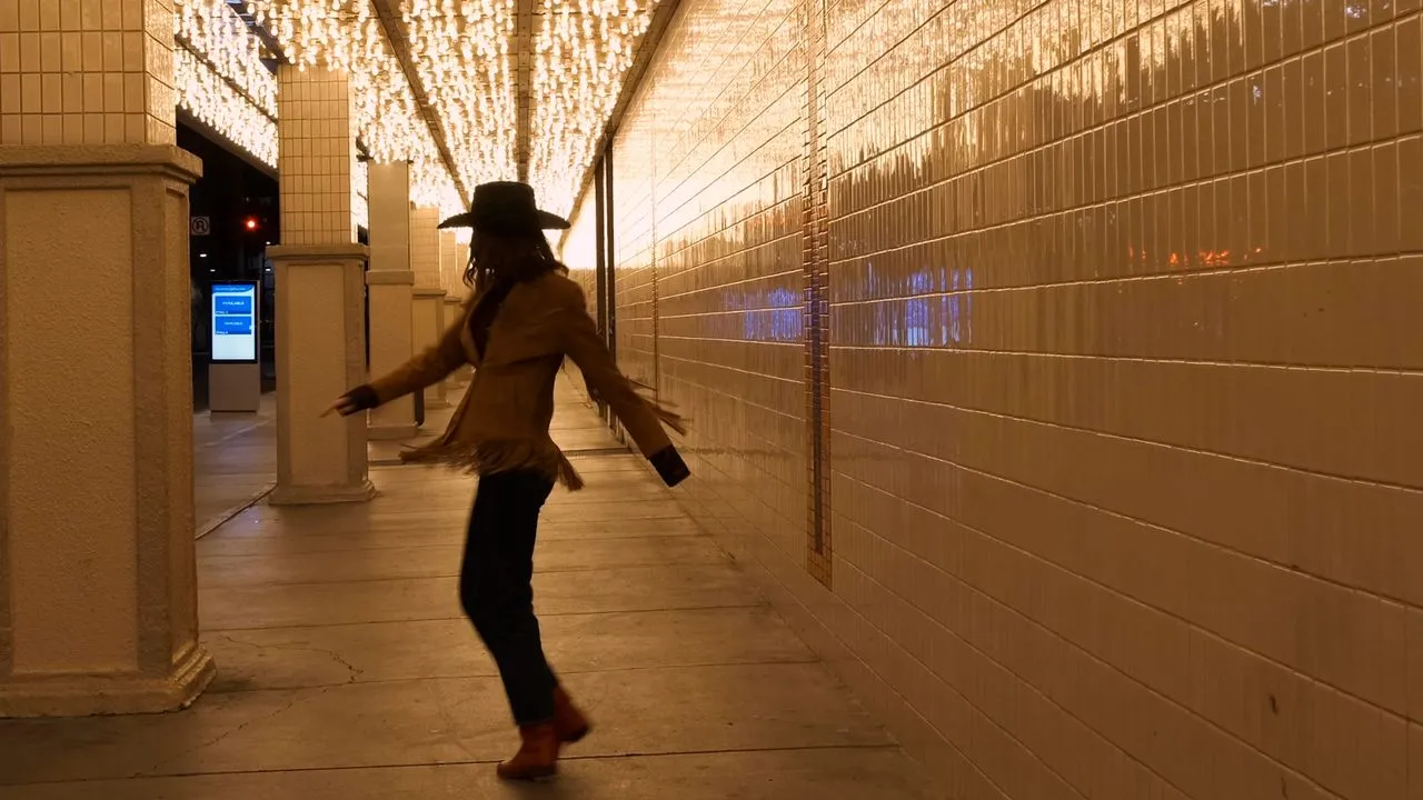 chuck-a-luck-02-still049