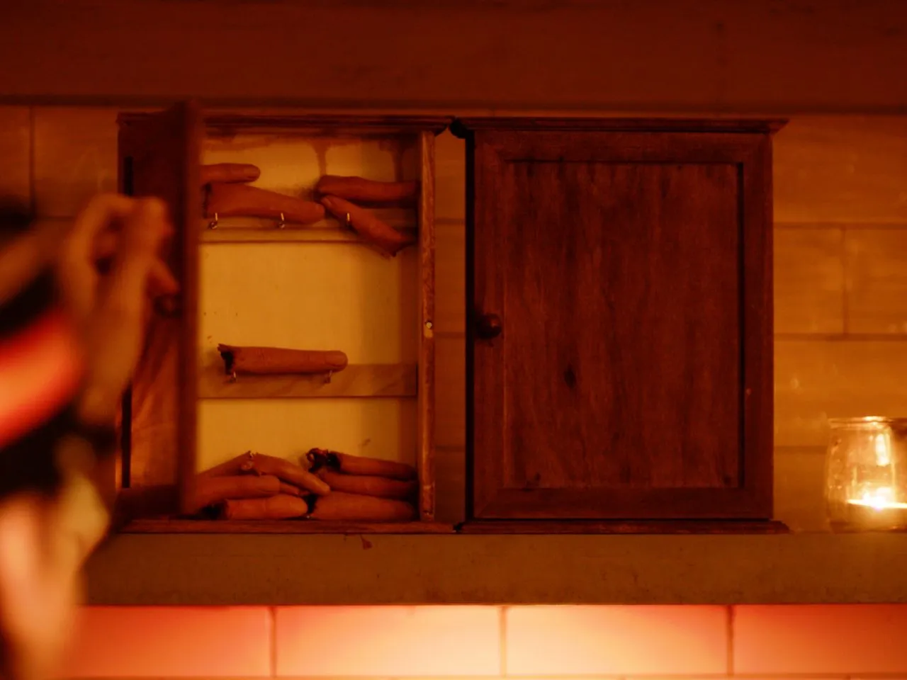 hotel-cold-town-23-still0152