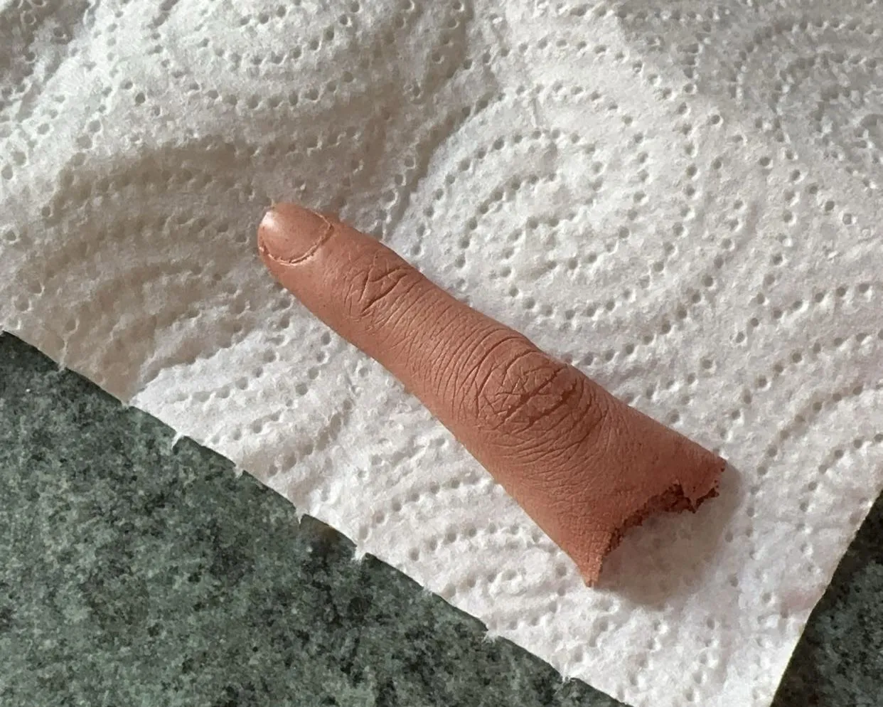 hotel-cold-town-24-finger