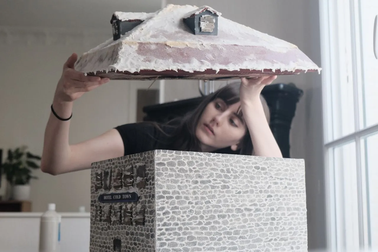 hotel-cold-town-33-assembly